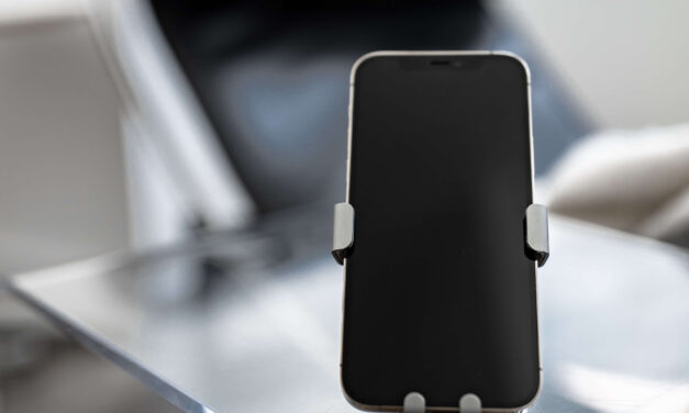 Avoid These Two Startling Social Media Mistakes Made By Professionals